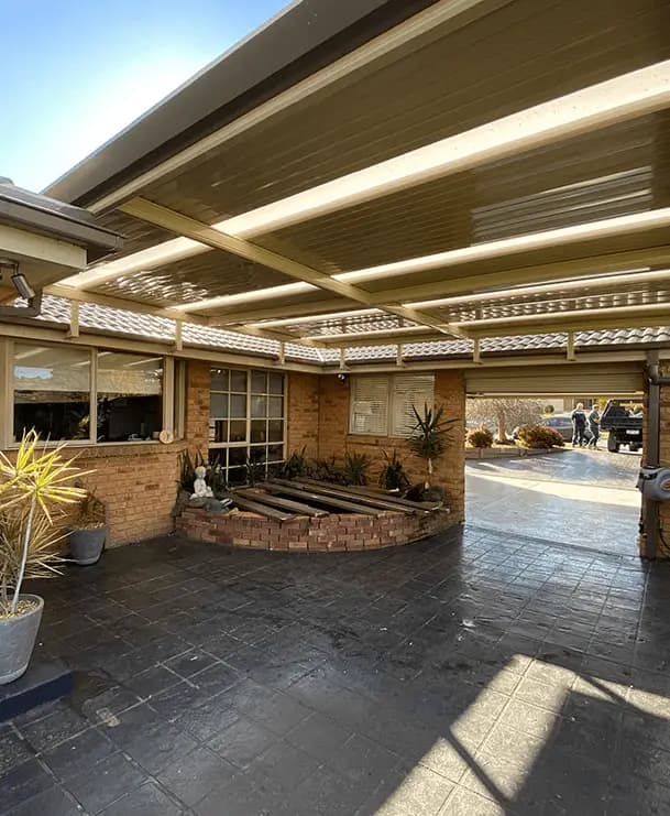 Attached pergola seamless design