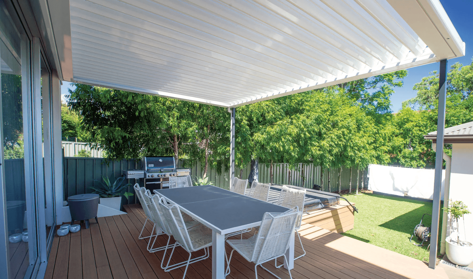 Backyard louvres with outdoor dining