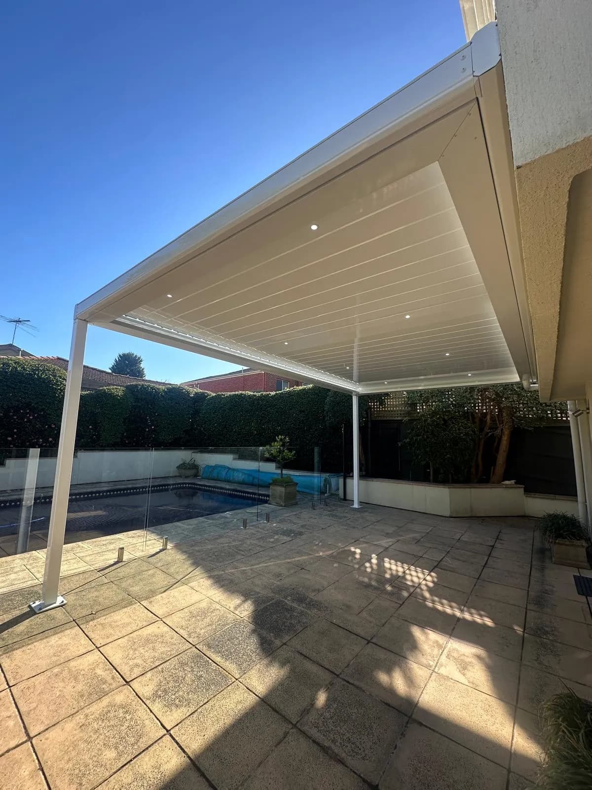 Poolside louvred roof Surfmist