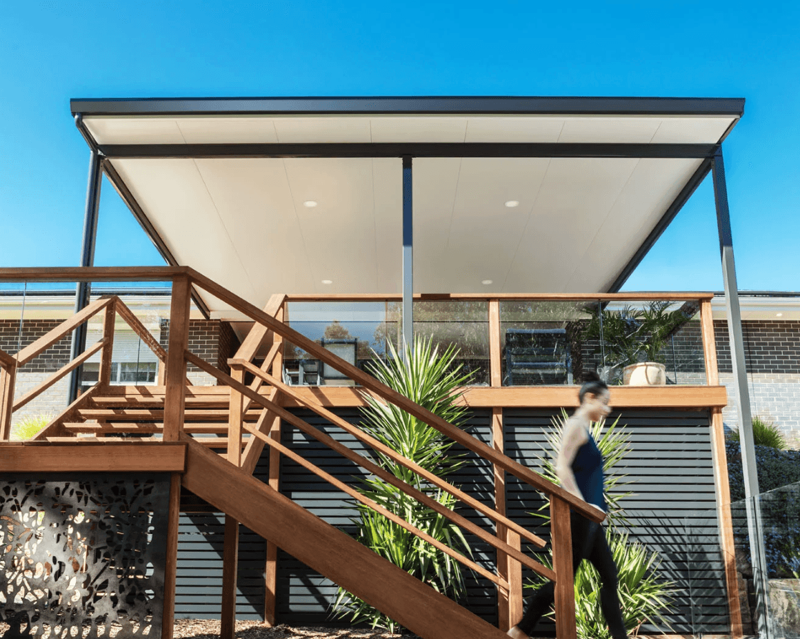 Stratco Outback flat roof raised deck